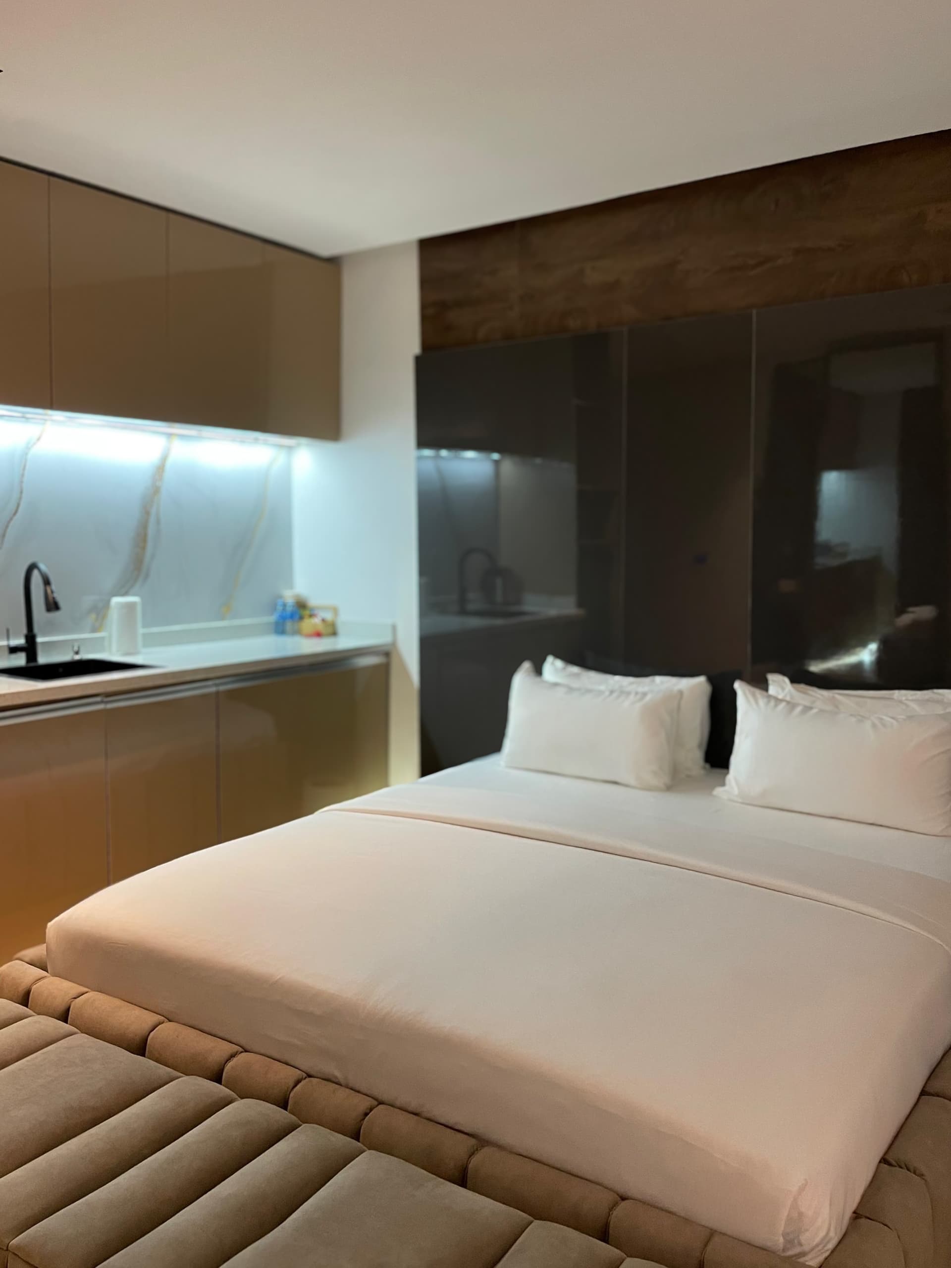 Studio Room — Room 101 at Tavern Residence, photo 3 of 6