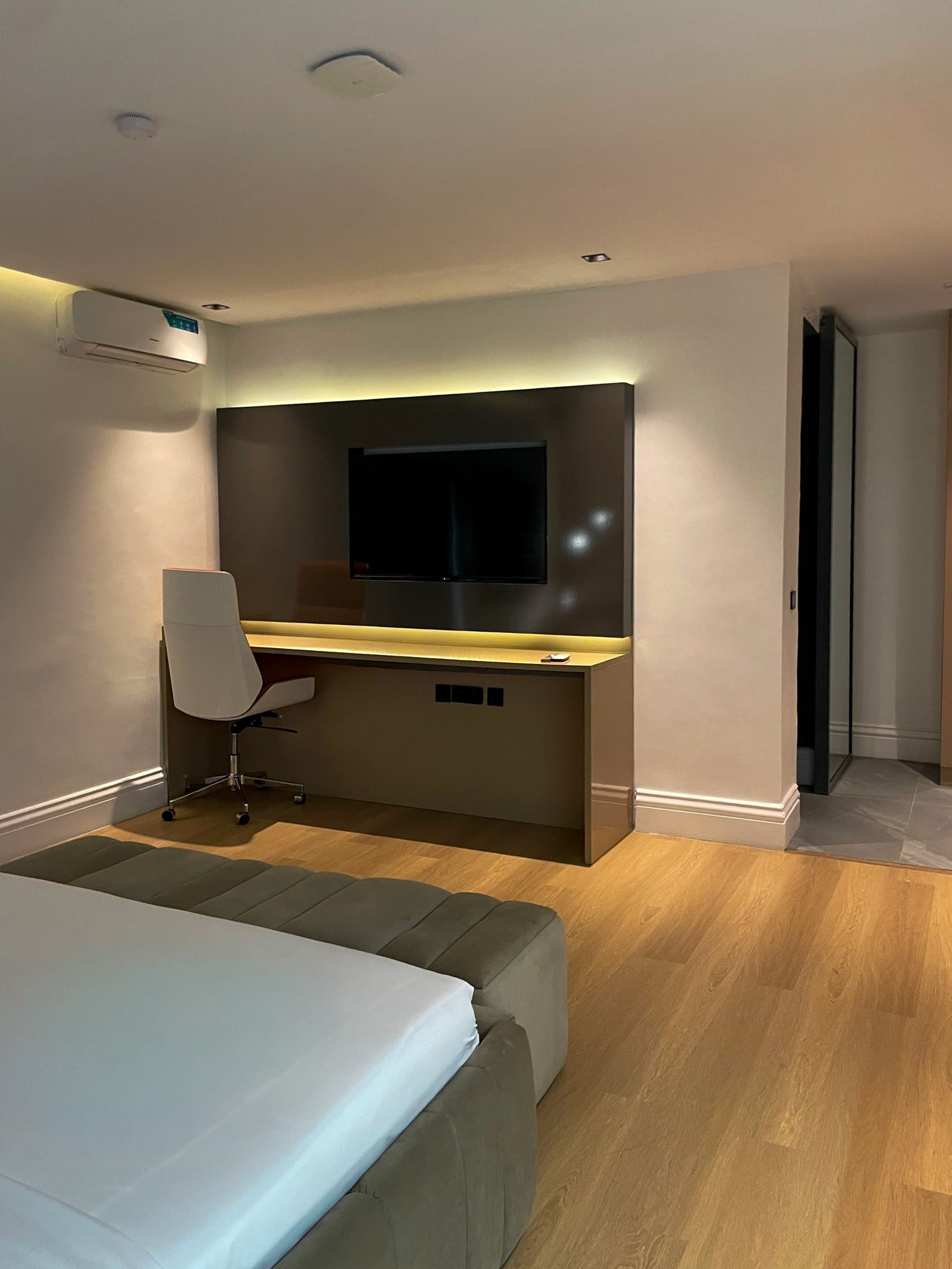 Studio Room — Room 109 at Tavern Residence, photo 7 of 10