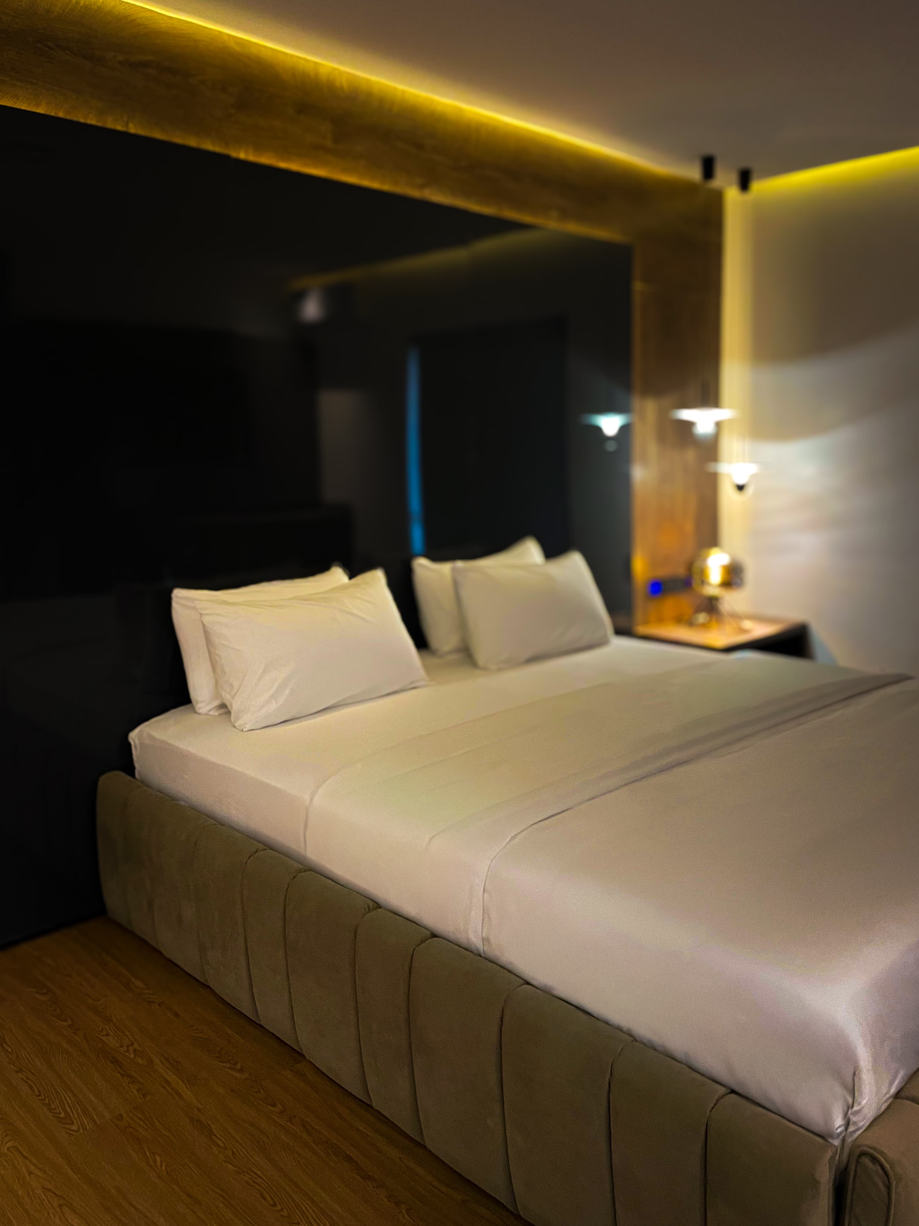 Studio Room — Room 110 at Tavern Residence, photo 2 of 11
